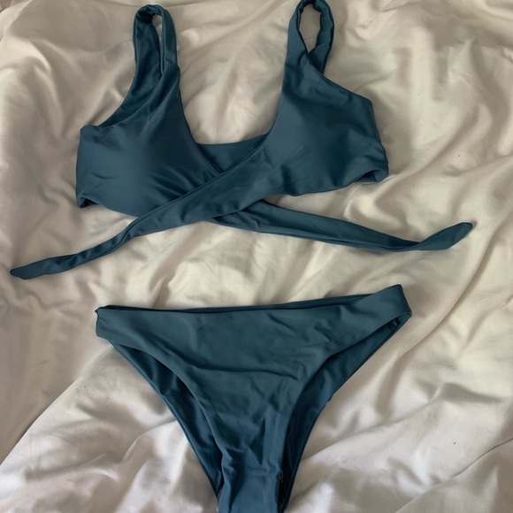 Blue front knot bikini PRICE NEGOTIABLE - Picture 5 of 5